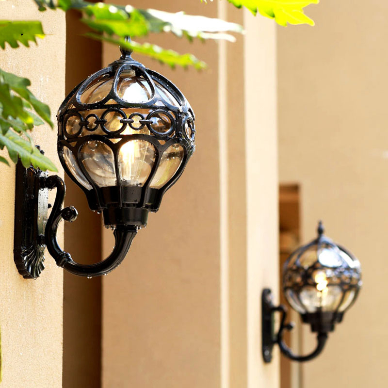 โคมไฟติดผนังกันน้ำกลางแจ้ง โคม - Outdoor Lighting With Outlet บทวิจารณ์และราคา
